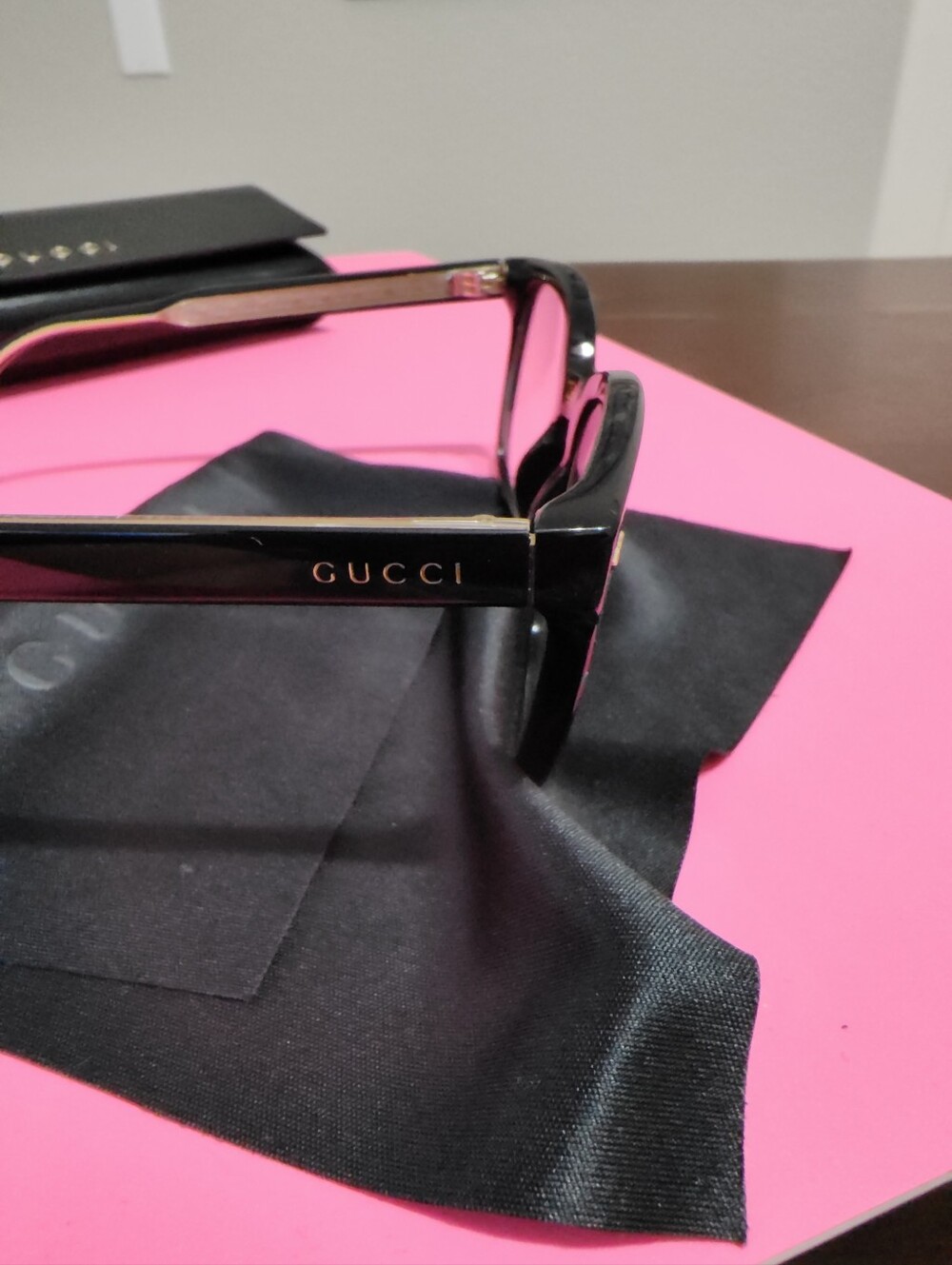 Gucci Eyeglass Frames with Authentic Case & Silk Pouch - Excellent Condition - Picture 9 of 9